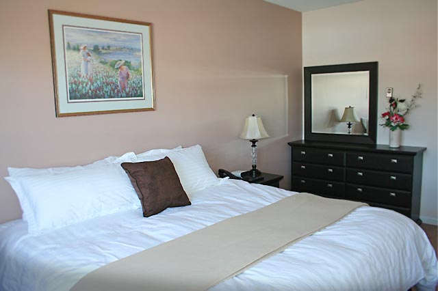 Deluxe room with 2 double beds located on Main Street, Whitehorse